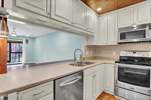 $2,000 | 1507 Military Cutoff Road, Unit 121, Wilmington, NC 28403