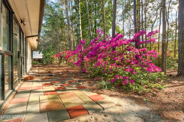 $2,000 | 1507 Military Cutoff Road, Unit 121, Wilmington, NC 28403