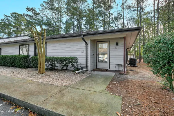 $2,000 | 1507 Military Cutoff Road, Unit 121, Wilmington, NC 28403