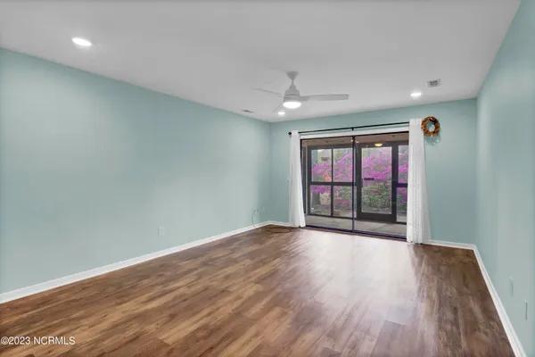 $2,000 | 1507 Military Cutoff Road, Unit 121, Wilmington, NC 28403