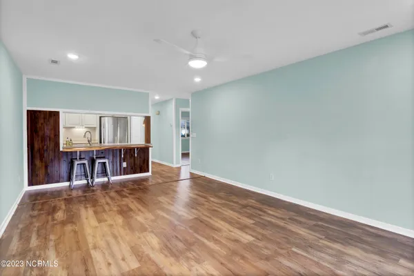 $2,000 | 1507 Military Cutoff Road, Unit 121, Wilmington, NC 28403