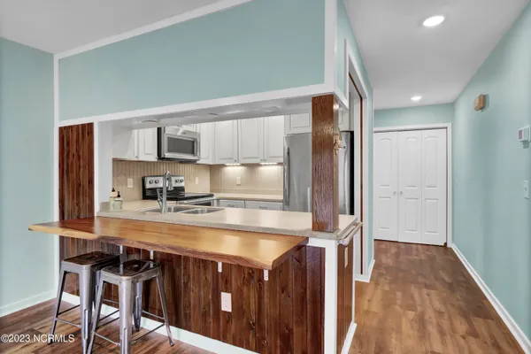 $2,000 | 1507 Military Cutoff Road, Unit 121, Wilmington, NC 28403