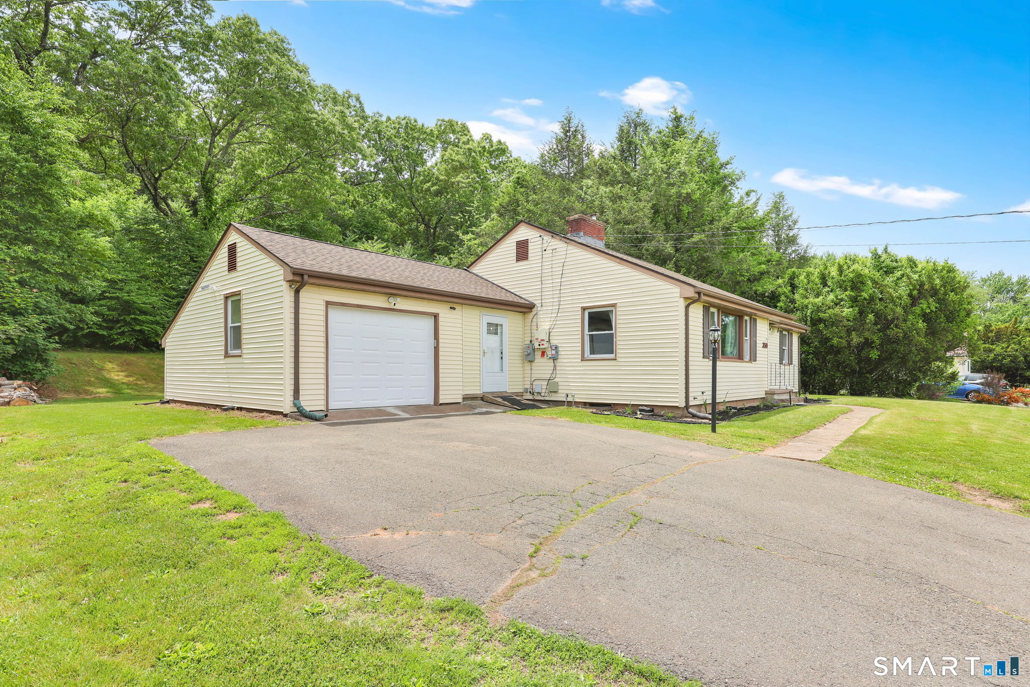 359 Oakland Road South Windsor, CT 06074 - Photo 2 of 37