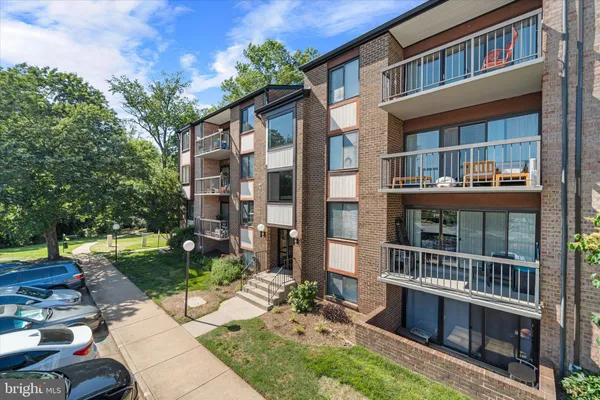 $265,000 | 9730 Kingsbridge Drive, Unit 3, Fairfax, VA 22031