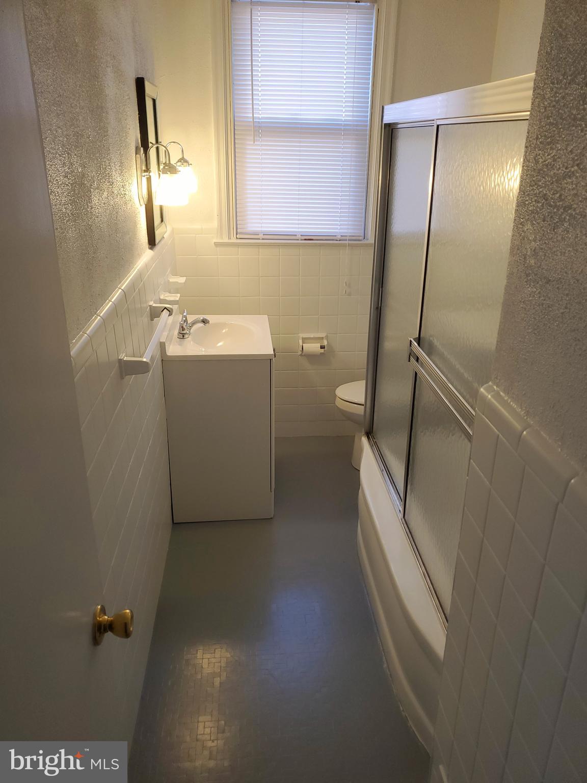 1014 Clayton Road Wilmington, DE 19805 - Photo 15 of 25 Refreshed Bath
