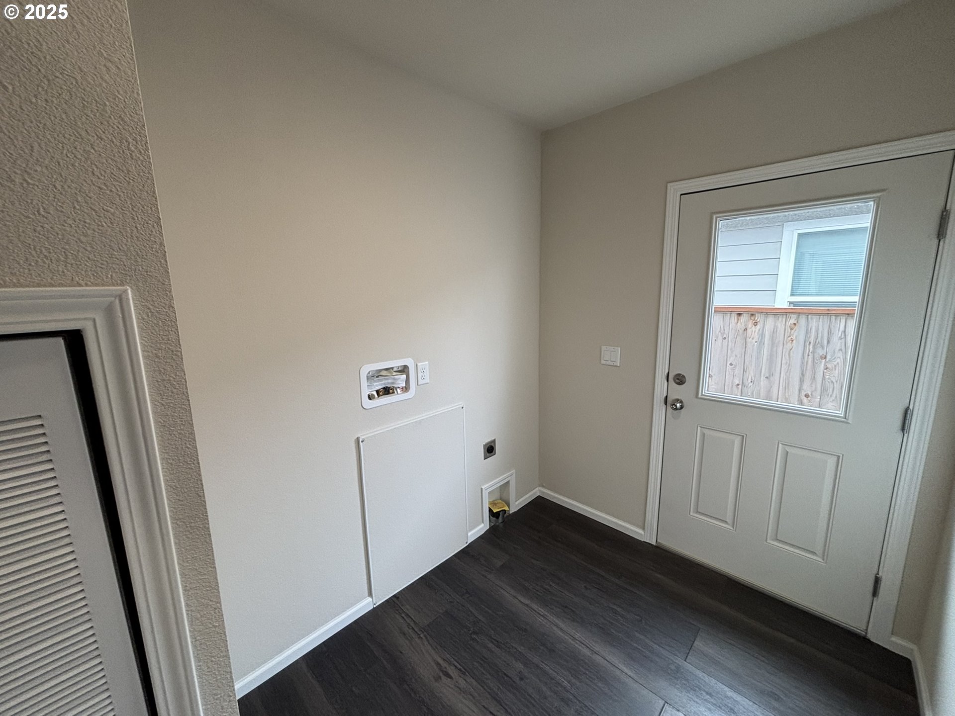 5270 Nopal Street Florence, OR 97439 - Photo 11 of 27 a view of empty room with wooden floor