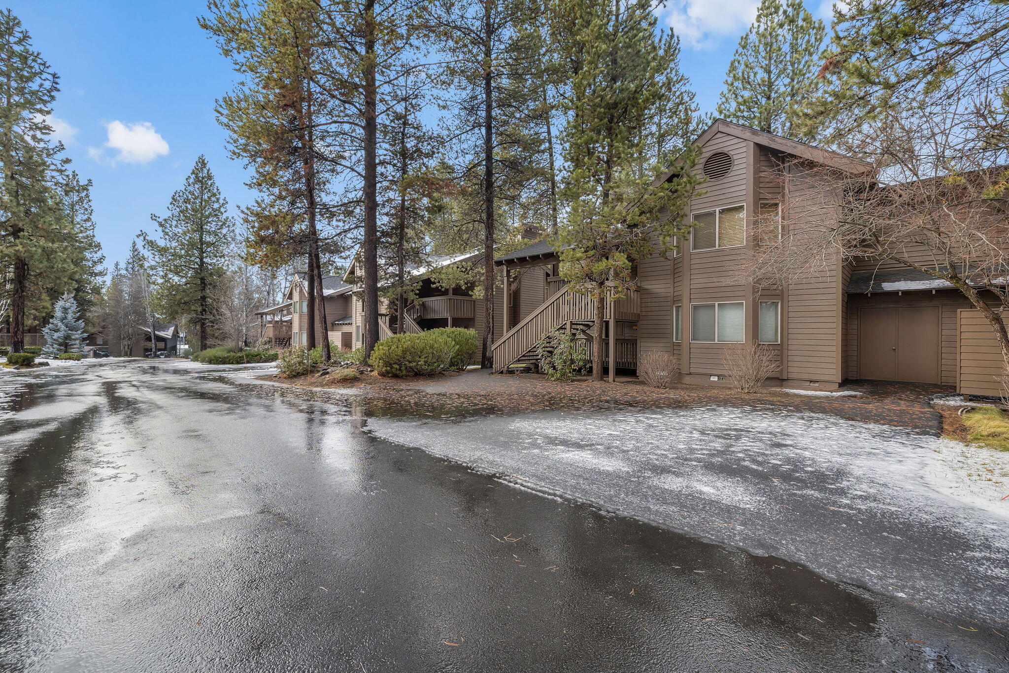 57373 Beaver Ridge Loop, Unit 27 Sunriver, OR 97707 - Photo 28 of 34 2025_12_22_57373_beaver_ridge_loop_unit2