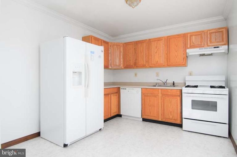 200 43rd Road Northeast, Unit 203 Washington, DC 20019 - Photo 5 of 13 Kitchen