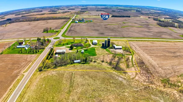 $899,900 | 2068 Millersburg Boulevard East, Dundas, MN 55019