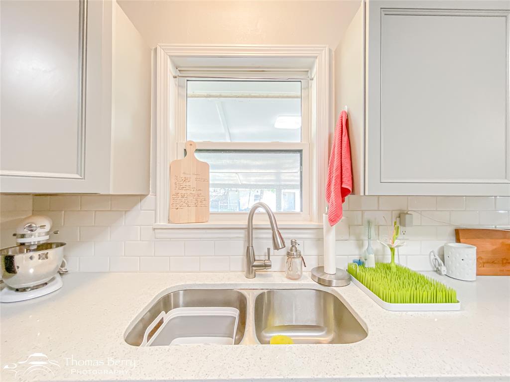 1502 Sunset Street Merkel, TX 79536 - Photo 12 of 35 a kitchen with a sink and a window