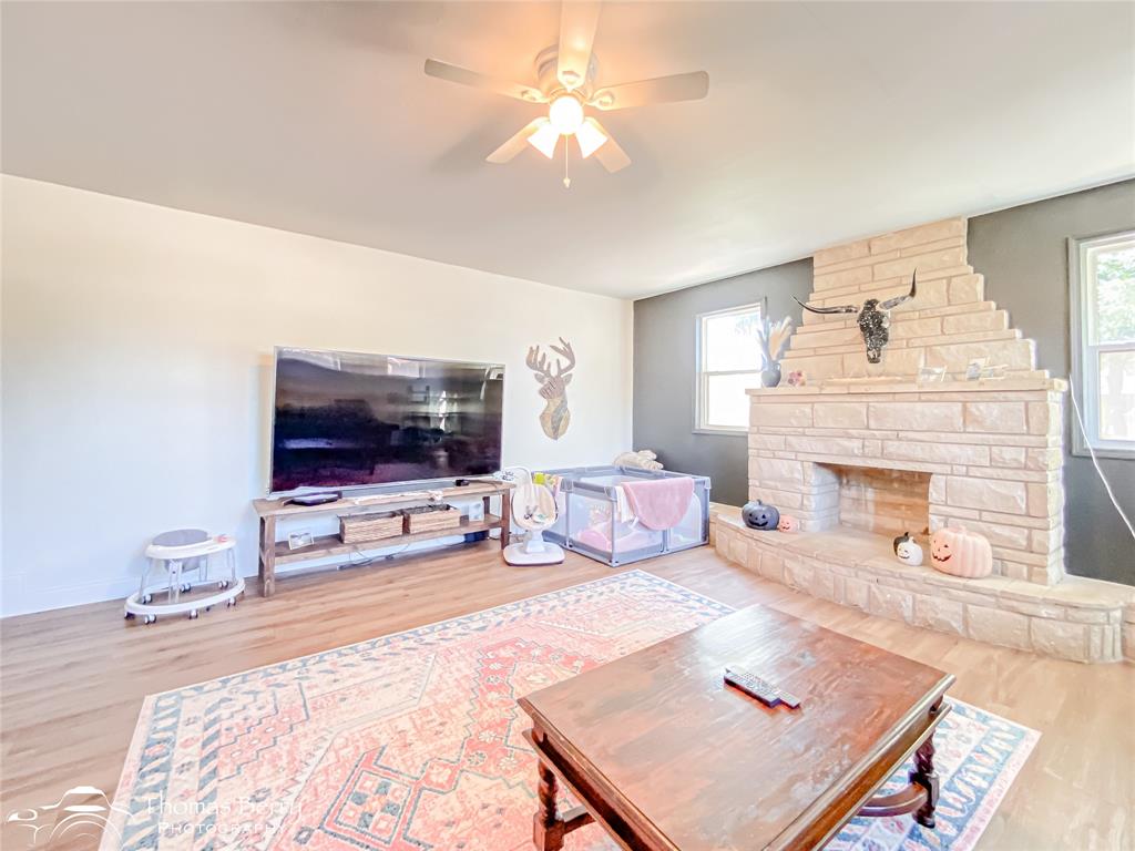 1502 Sunset Street Merkel, TX 79536 - Photo 18 of 35 a living room with furniture and a flat screen tv