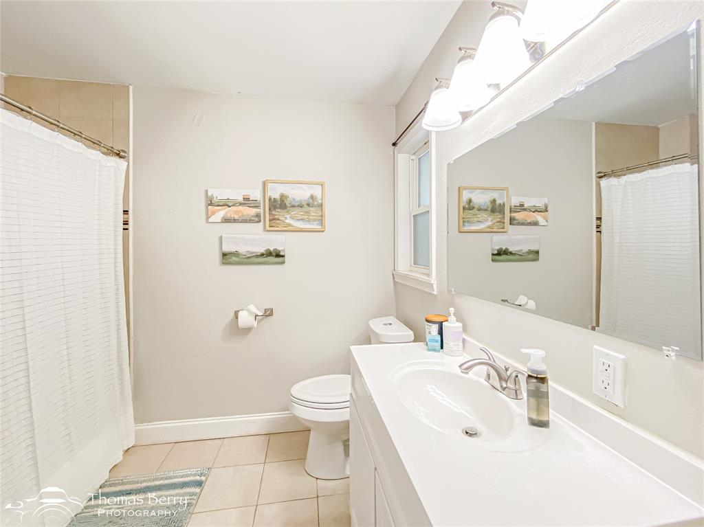 1502 Sunset Street Merkel, TX 79536 - Photo 25 of 35 a bathroom with a sink toilet and shower