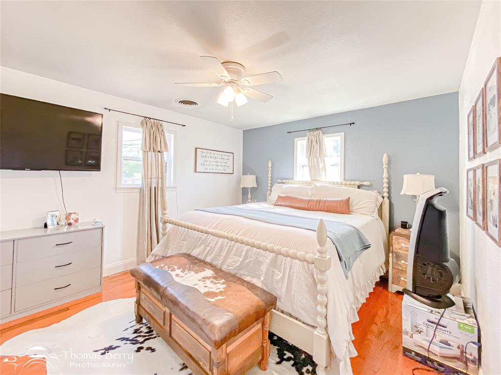 1502 Sunset Street Merkel, TX 79536 - Photo 26 of 35 a bedroom with a bed and a flat screen tv