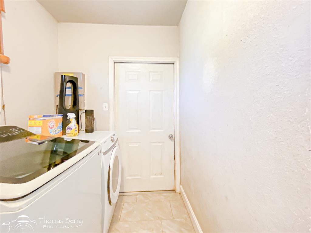 1502 Sunset Street Merkel, TX 79536 - Photo 29 of 35 a kitchen with a stove and a refrigerator