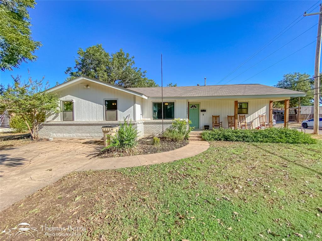 1502 Sunset Street Merkel, TX 79536 - Photo 3 of 35 a view of a house with a yard