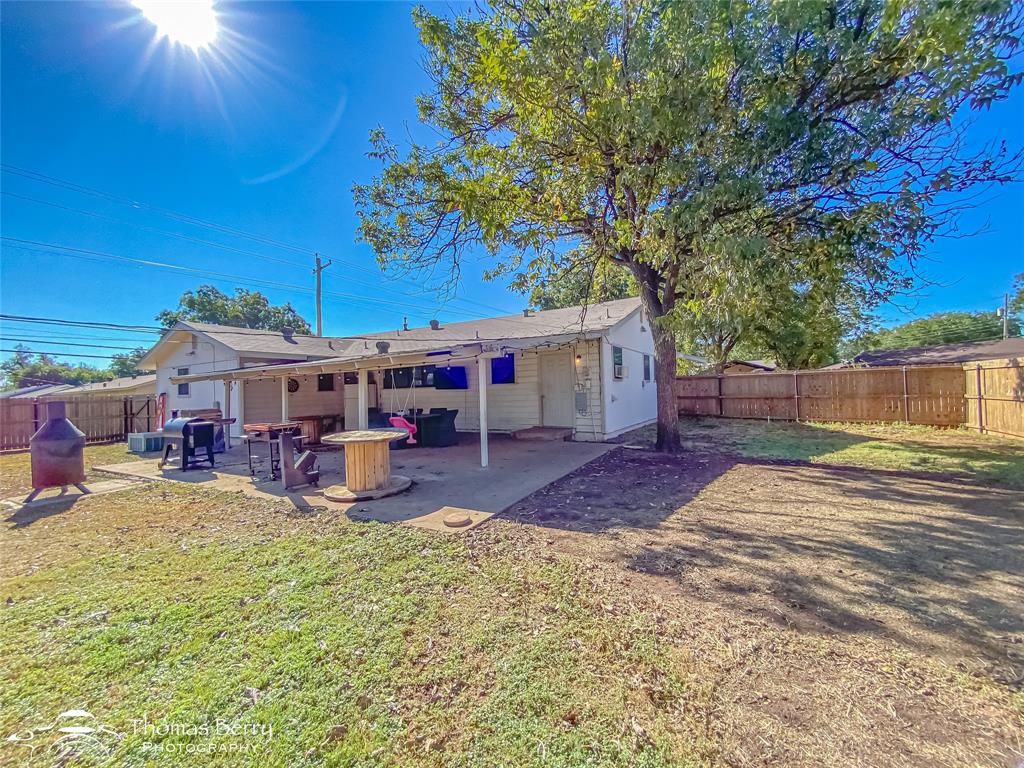 1502 Sunset Street Merkel, TX 79536 - Photo 32 of 35 a view of a backyard with a patio