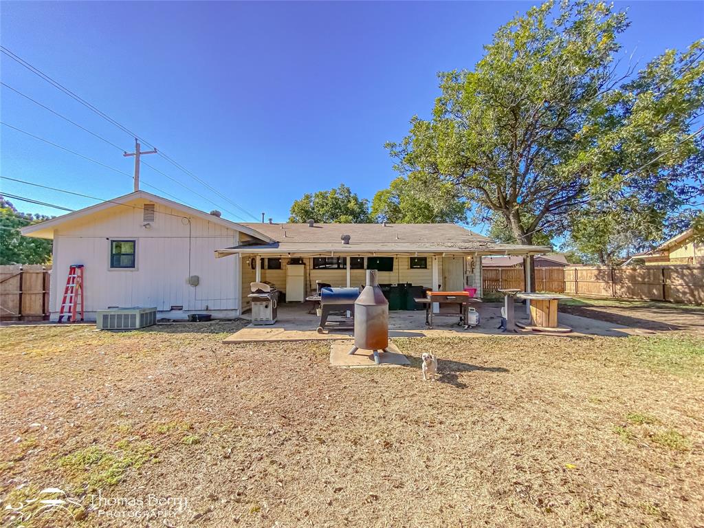 1502 Sunset Street Merkel, TX 79536 - Photo 33 of 35 a view of a house with a patio