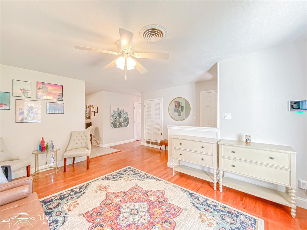 1502 Sunset Street Merkel, TX 79536 - Photo 10 of 35 a living room with furniture and a flat screen tv