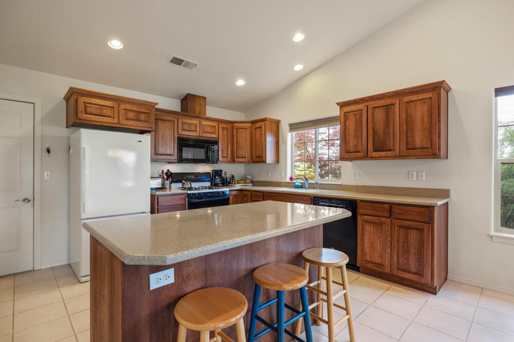 1007 Bismark Street Klamath Falls, OR 97601 - Photo 15 of 47 00014