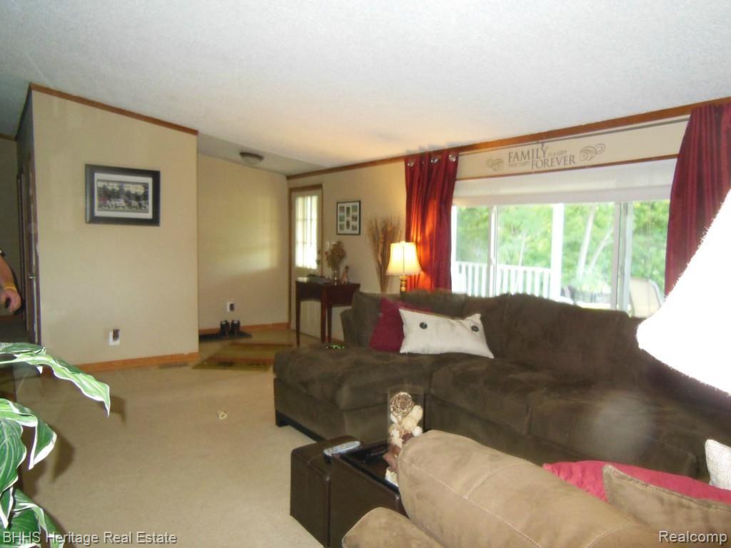 3122 Beck Road Howell, MI 48843 - Photo 13 of 29 Beck LR towards Entry.jpg