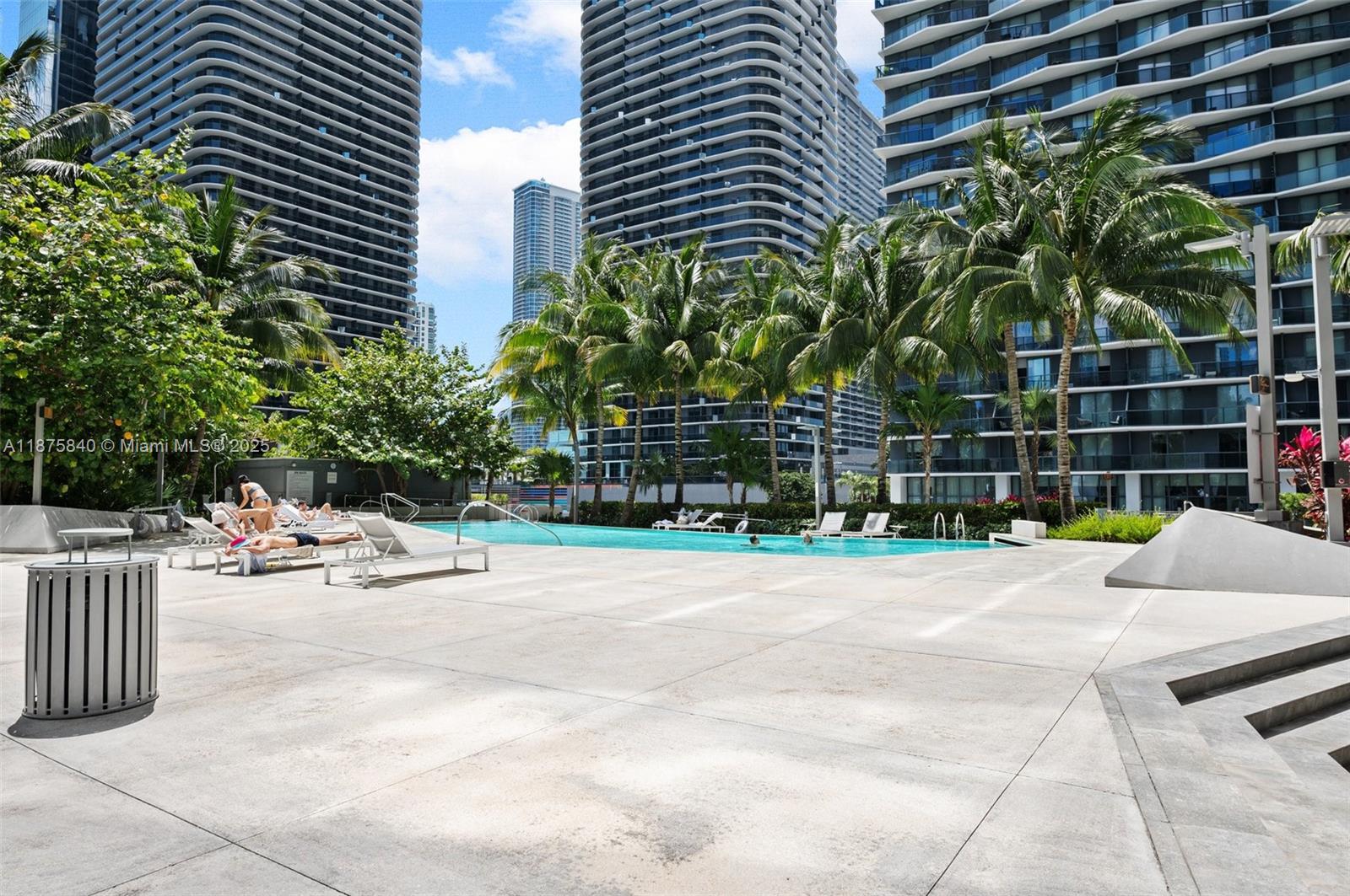 88 Southwest 7th Street, Unit 1403 Miami, FL 33130 - Photo 31 of 53 a view of a backyard with a patio