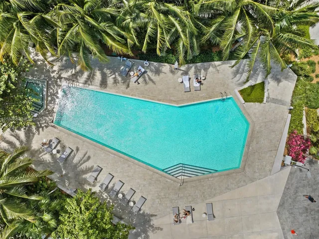 $6,990 | 88 Southwest 7th Street, Unit 1403, Miami, FL 33130