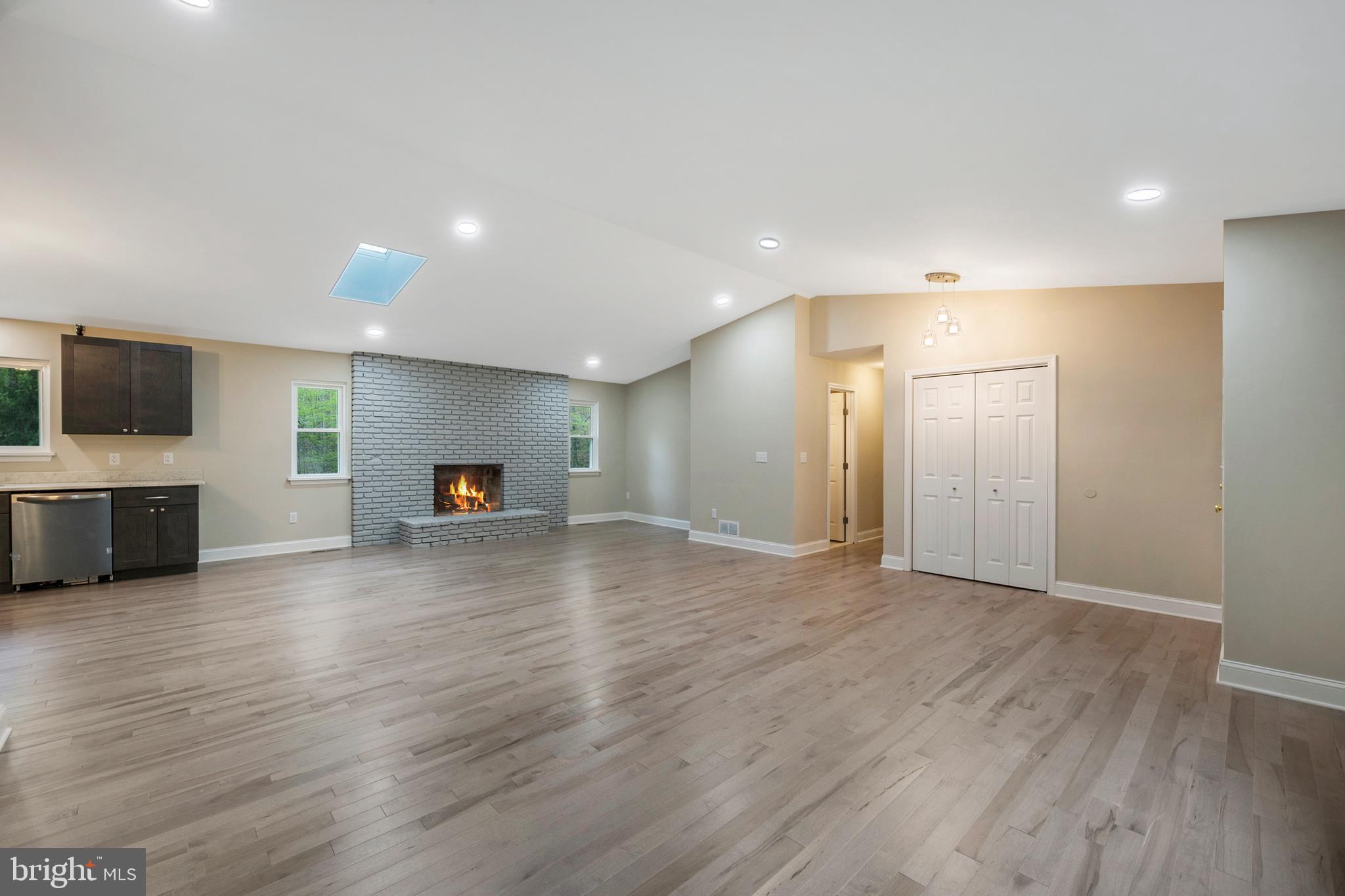 729 Appomattox Road East Davidsonville, MD 21035 - Photo 18 of 42 Living Room