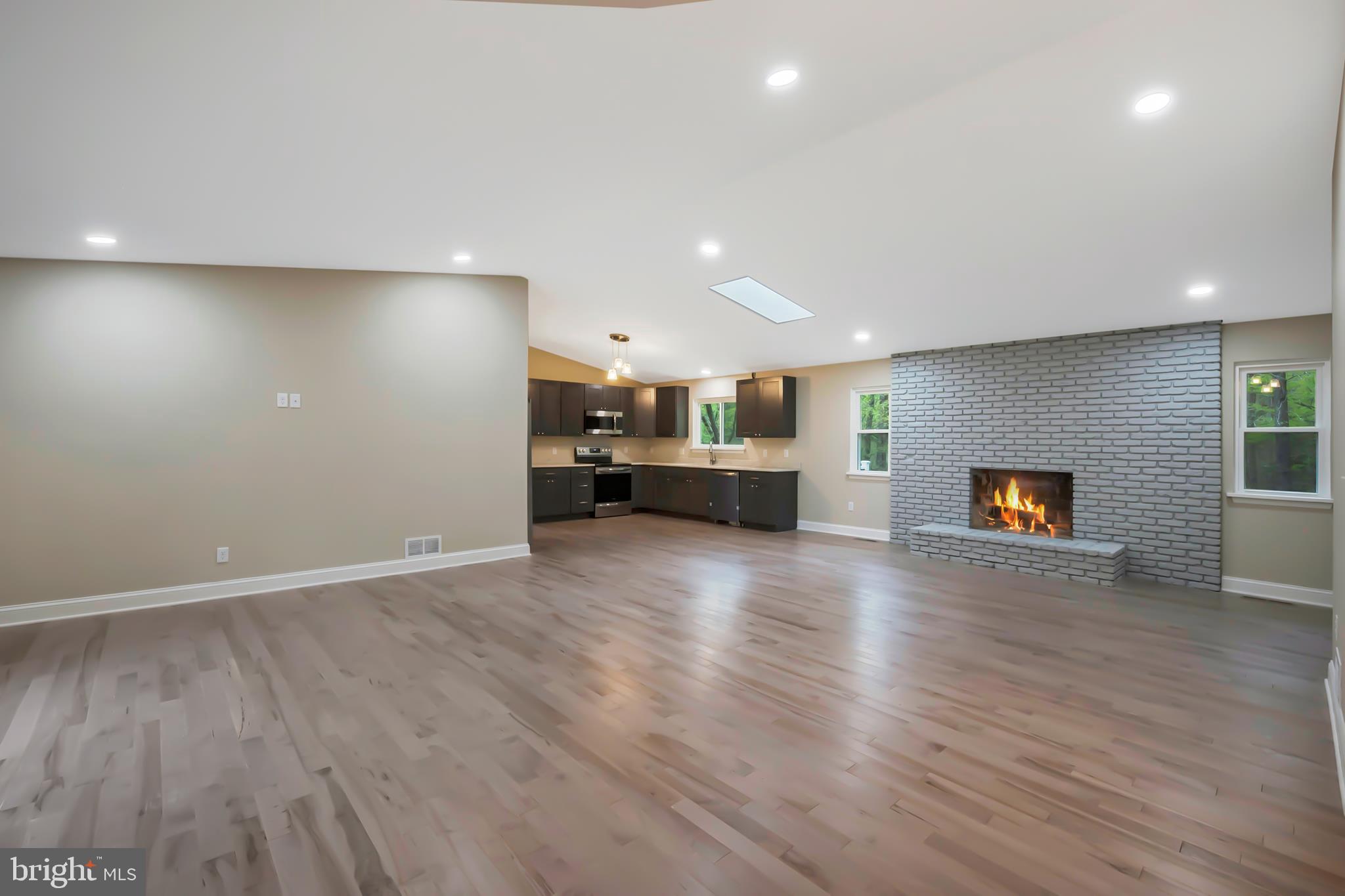 729 Appomattox Road East Davidsonville, MD 21035 - Photo 19 of 42 Living Room