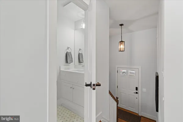 $5,700 | 222 Green Street, Alexandria, VA 22314