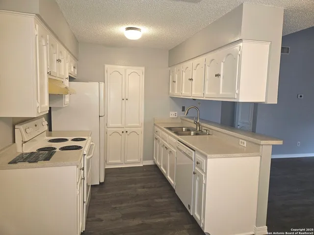 a close view of sink and tap