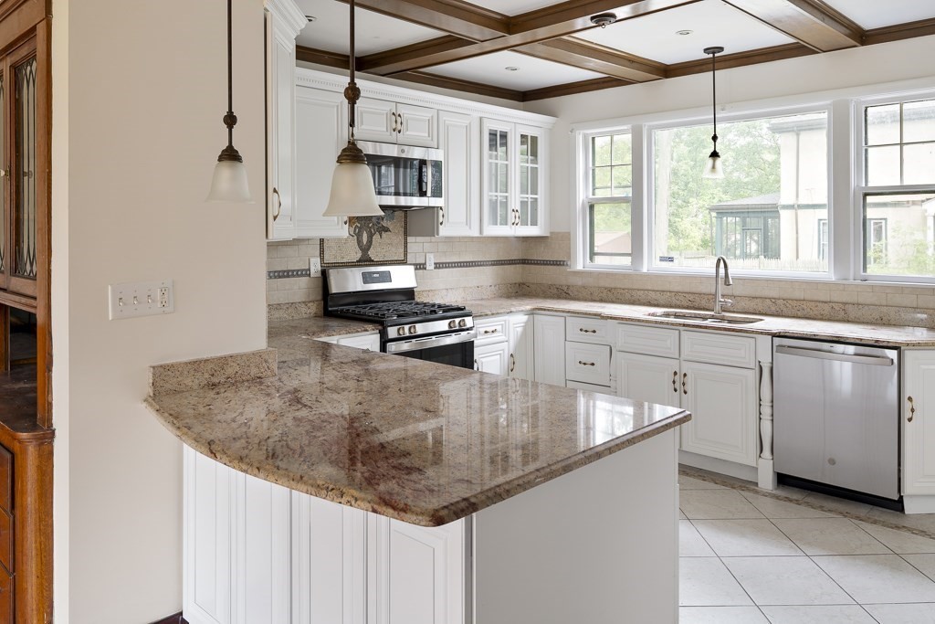 91 Ellison Park Waltham, MA 02452 - Photo 12 of 29