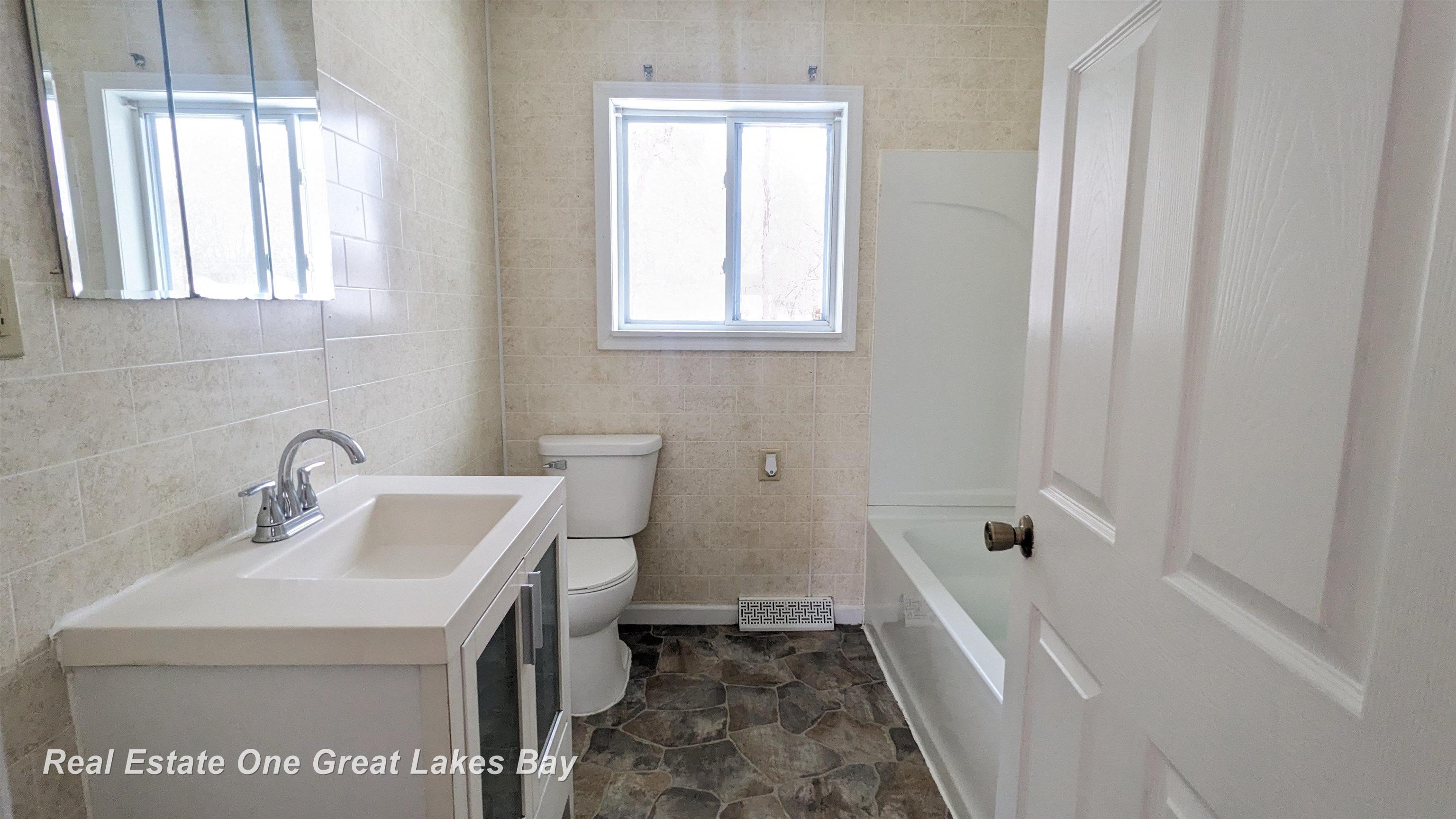 1801 Ribble Street Saginaw, MI 48601 - Photo 13 of 18 50167408-07858d3a-230d-415a-8013-01187379e584.JPG