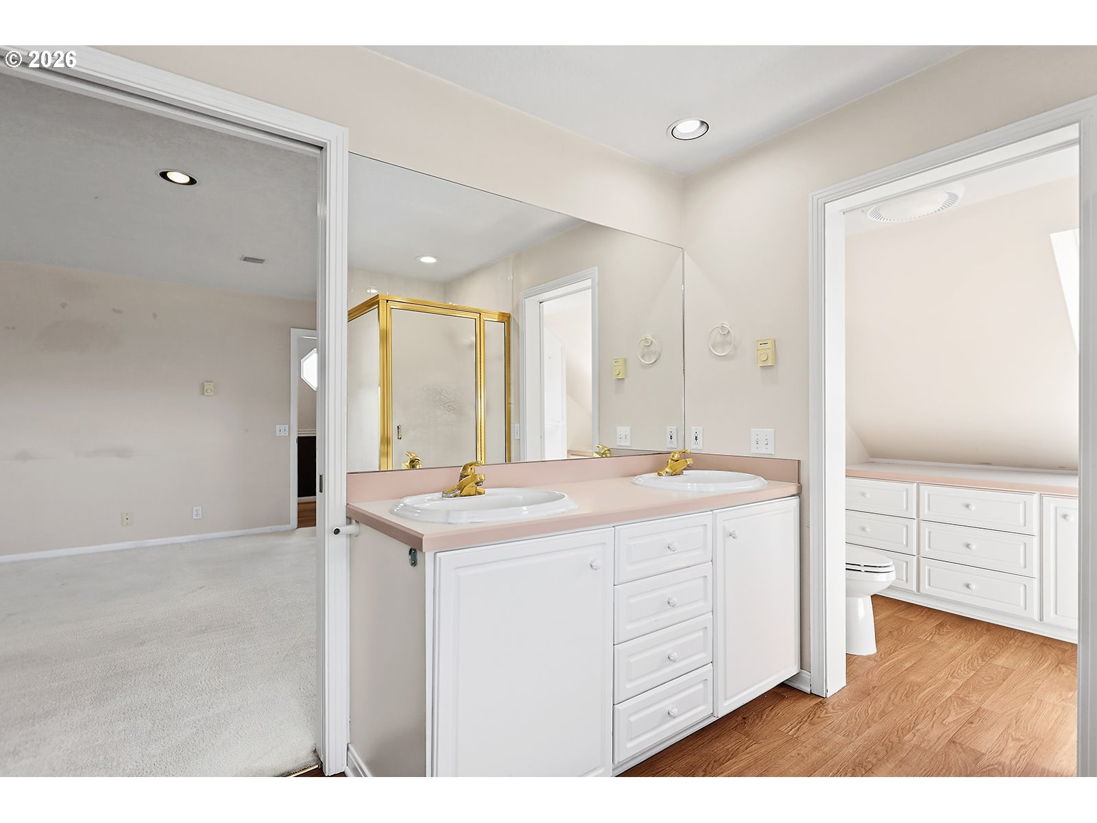 890 Hobbs Road Hood River, OR 97031 - Photo 27 of 44 Bathroom, Attached