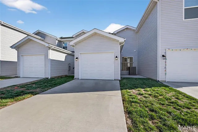 $278,900 | 463 Sunset Hollow Drive, Wentzville, MO 63385