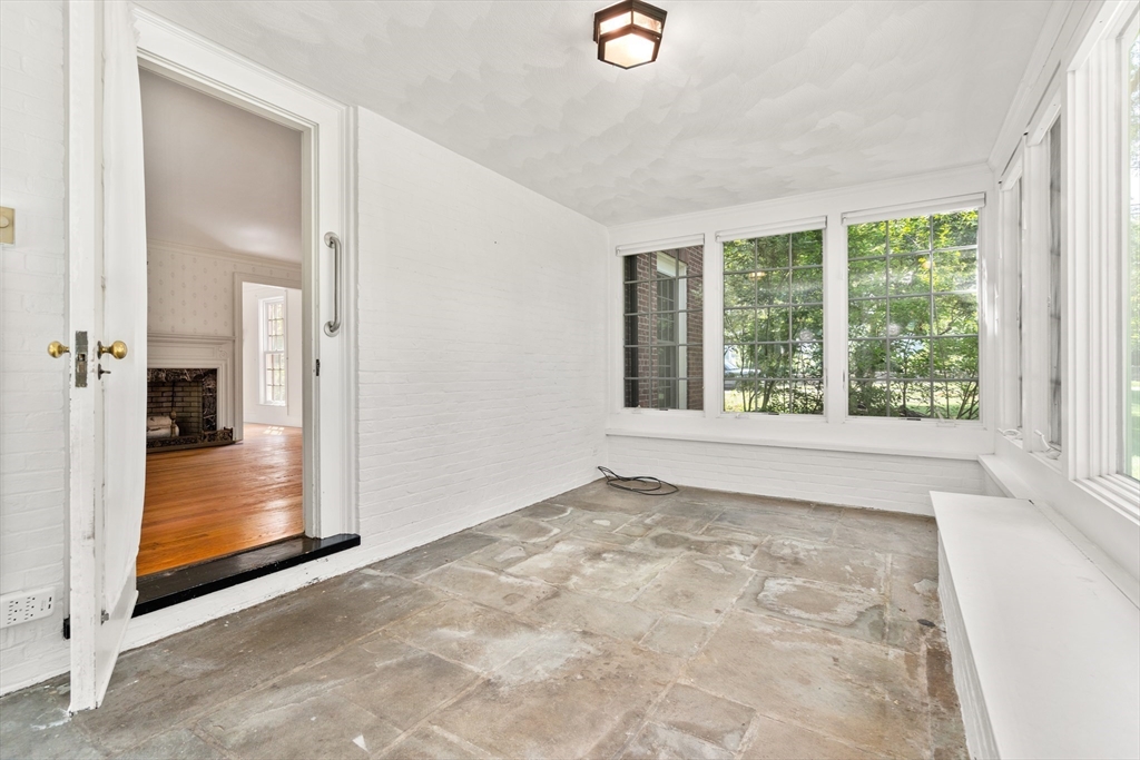2 Kenilworth Road Wellesley, MA 02482 - Photo 14 of 41 an empty room with window and mirror