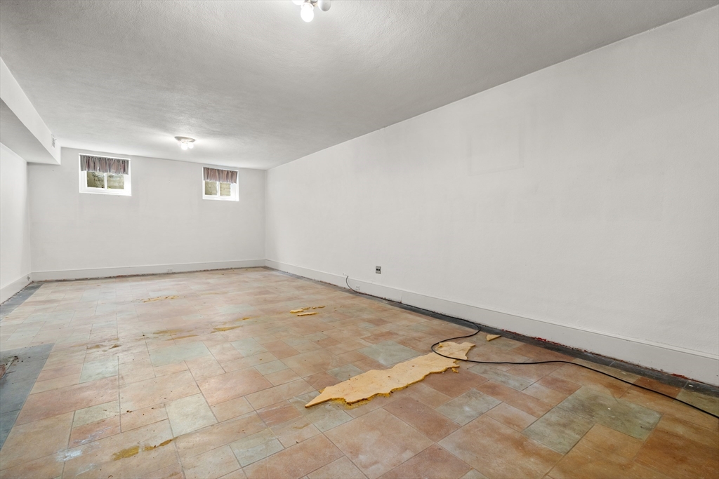 2 Kenilworth Road Wellesley, MA 02482 - Photo 31 of 41