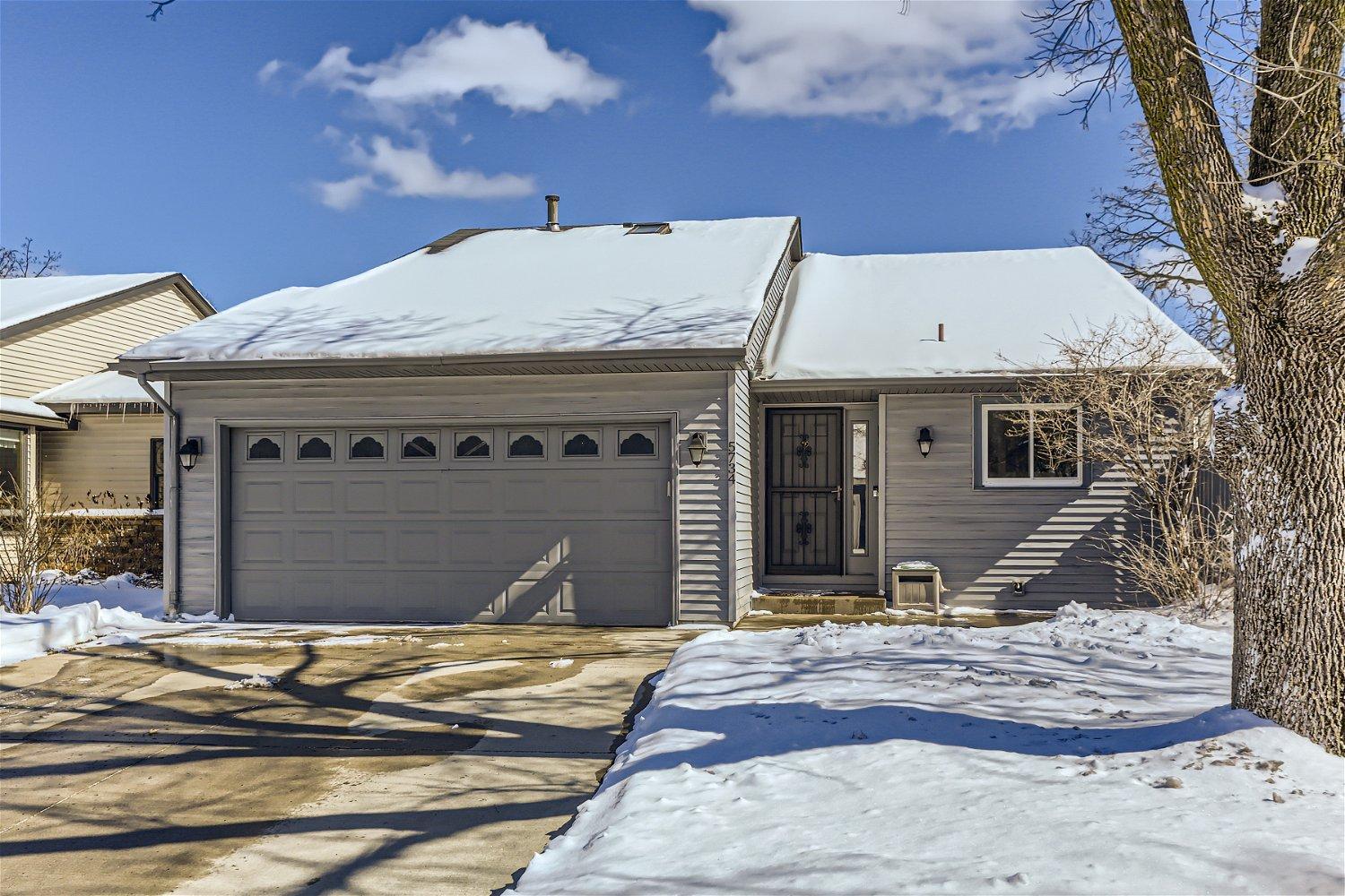 5734 Ridge Creek Road Shoreview, MN 55126 - Photo 4 of 28 Gallery Image 4