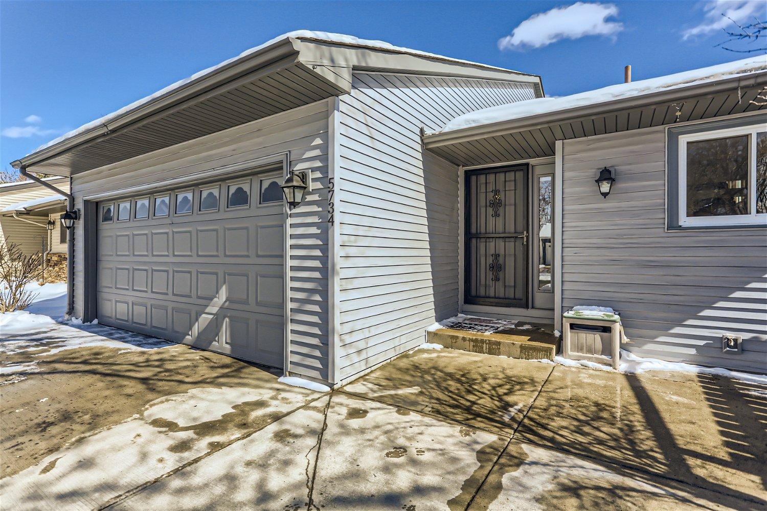 5734 Ridge Creek Road Shoreview, MN 55126 - Photo 7 of 28 Gallery Image 7