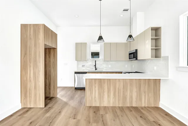 $2,700 | 2595 Paul Quinn Street, Houston, TX 77091