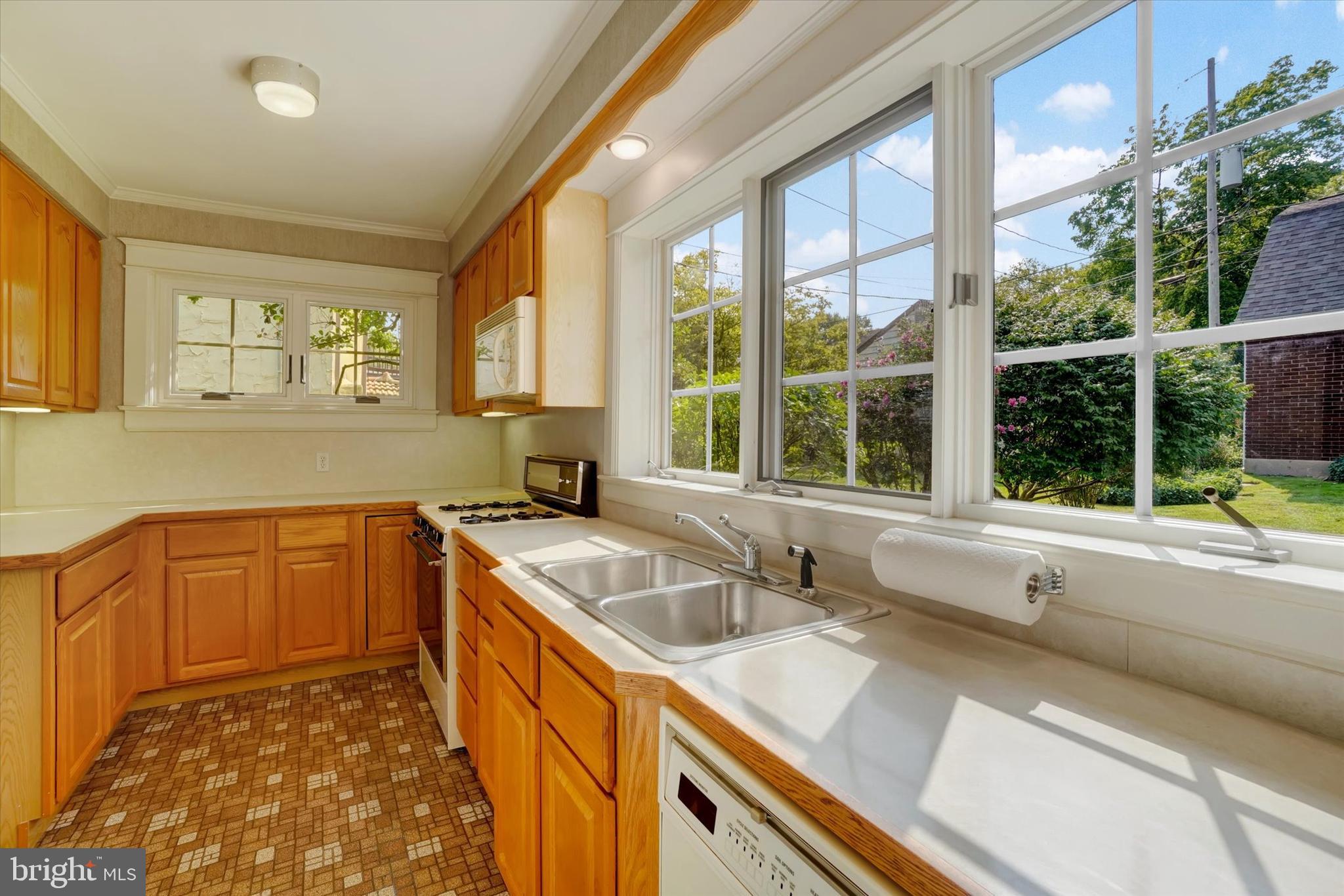 132 Springdale Road York, PA 17403 - Photo 13 of 26 Gallery Image 13