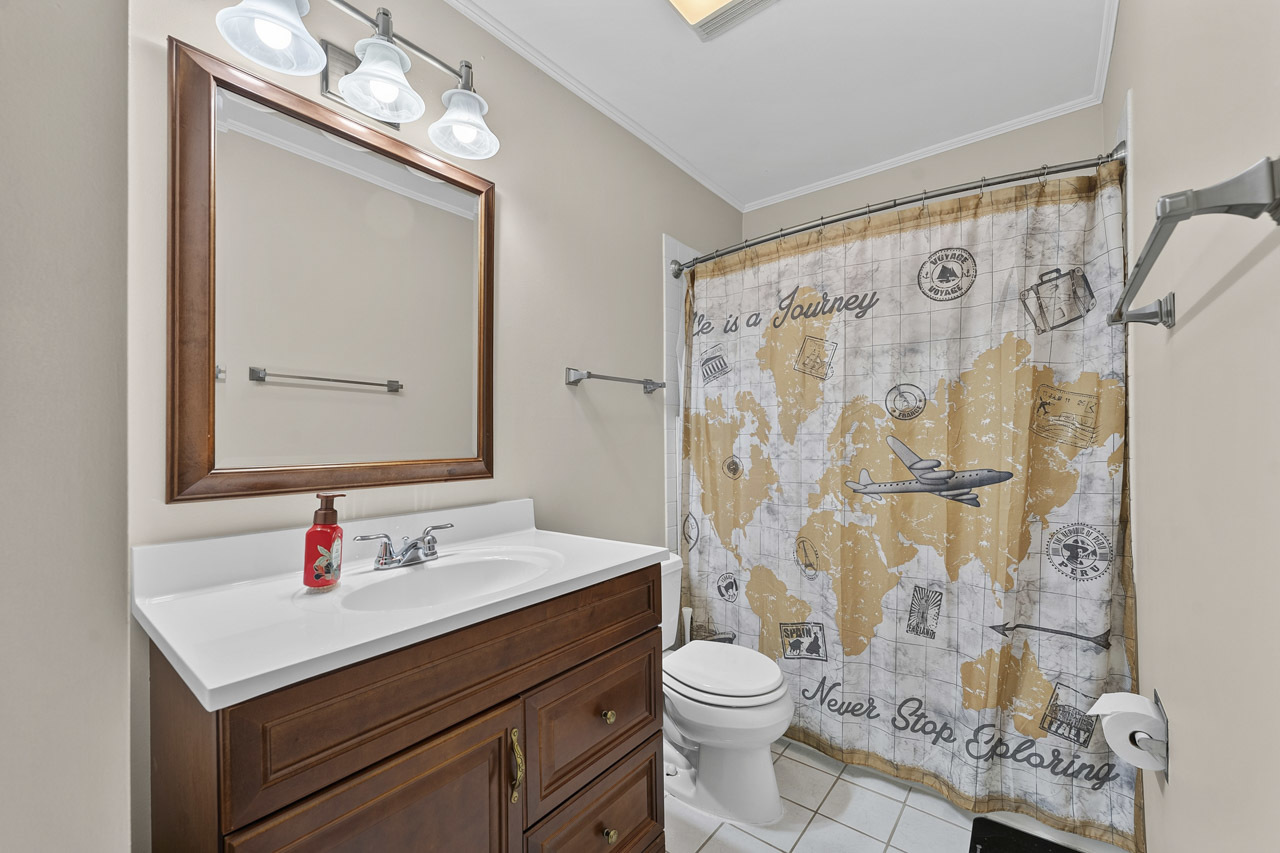 465 Raintree Court, Unit 2B Glen Ellyn, IL 60137 - Photo 17 of 21 Gallery Image 17