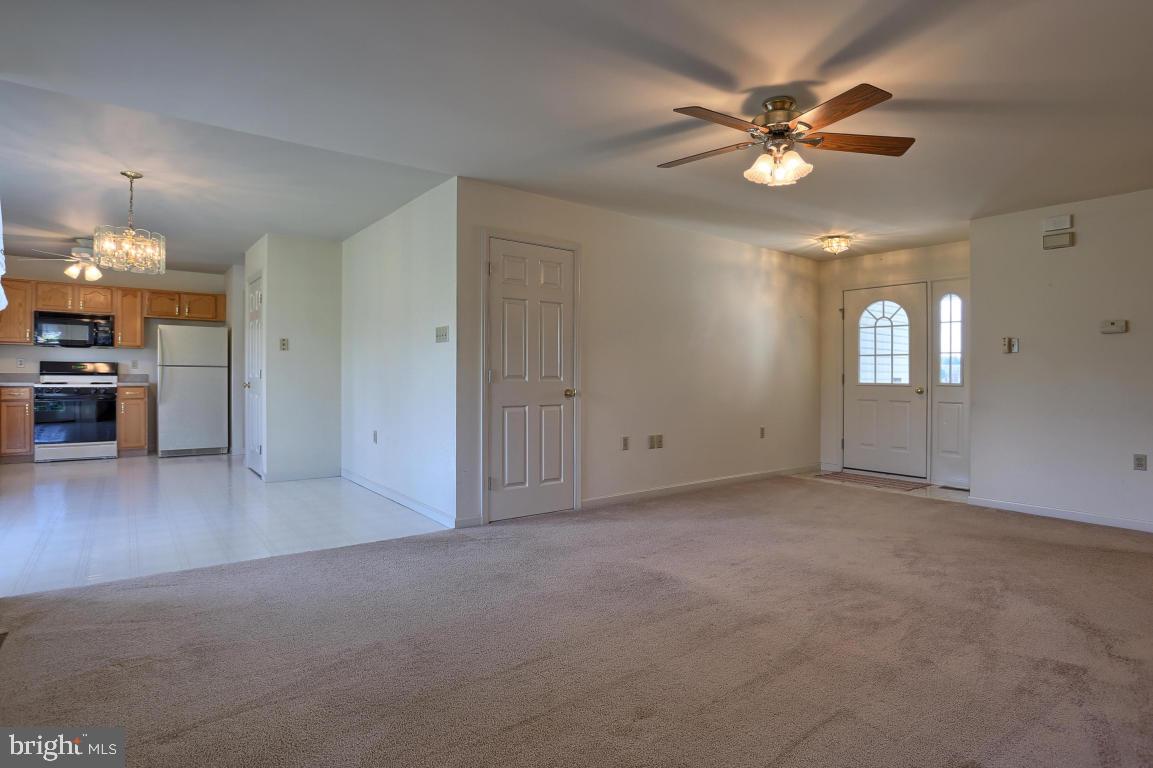 581 Old Farm Road Palmyra, PA 17078 - Photo 4 of 23 Gallery Image 4