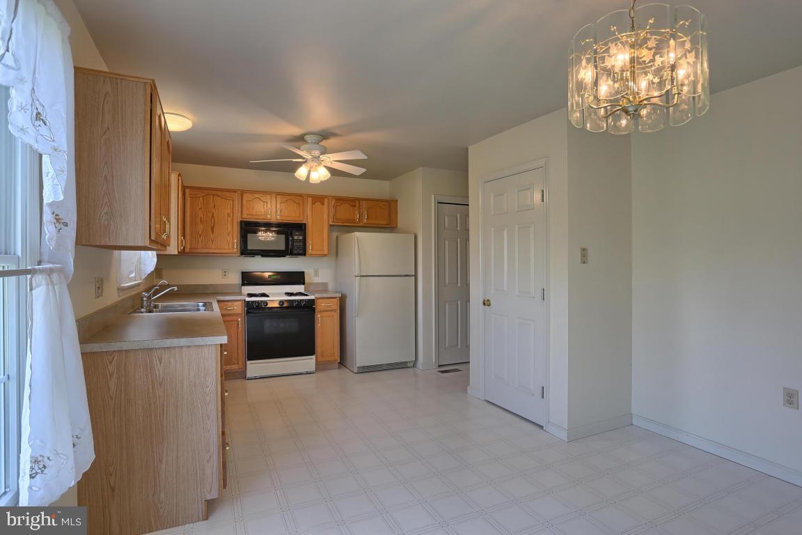 581 Old Farm Road Palmyra, PA 17078 - Photo 6 of 23 Gallery Image 6