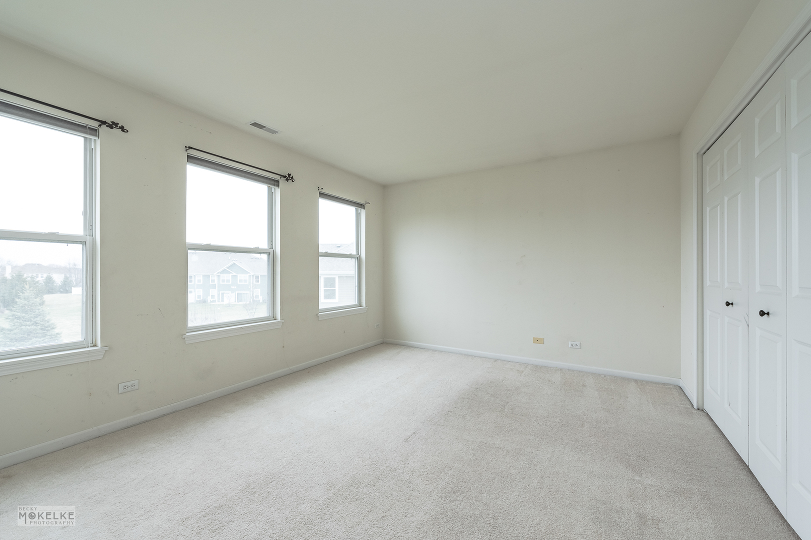 286 Wolverine Drive Oswego, IL 60543 - Photo 16 of 23 an empty room with windows