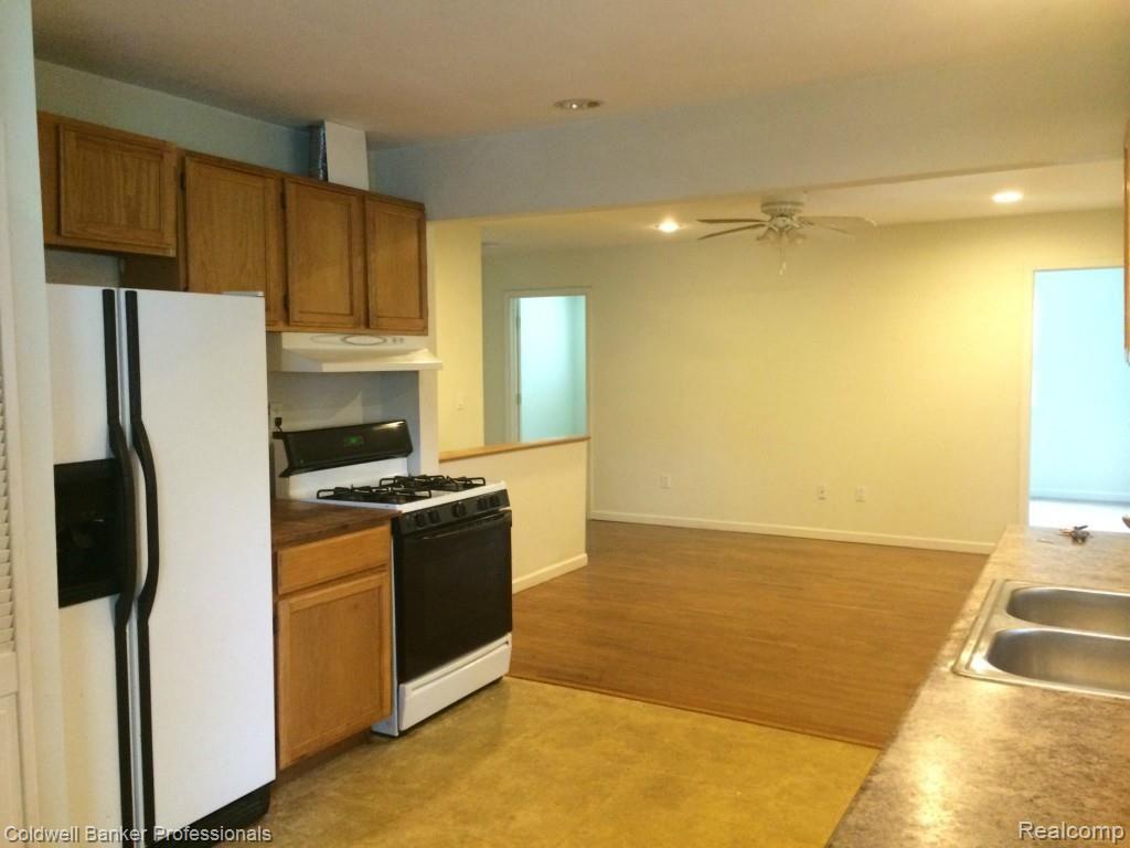 9460 North Eston Road Clarkston, MI 48348 - Photo 7 of 15