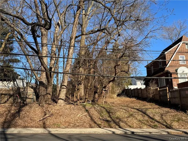 $275,000 | 824 Saw Mill River Road, Yonkers, NY 10710