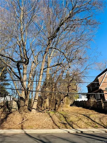 $275,000 | 824 Saw Mill River Road, Yonkers, NY 10710