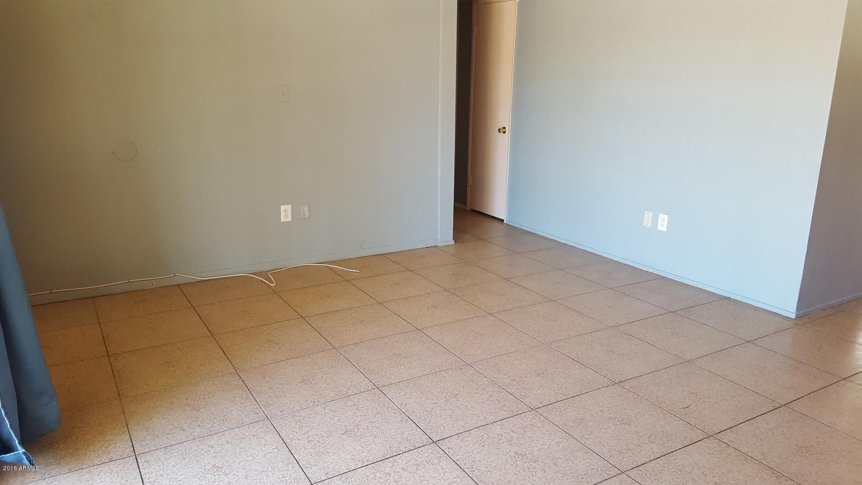 3307 West Thomas Road Phoenix, AZ 85017 - Photo 6 of 21 Living Room