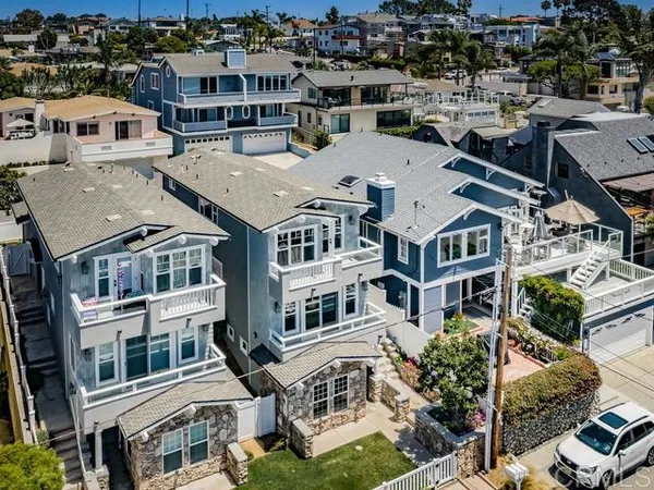 a bathroom with a toilet
