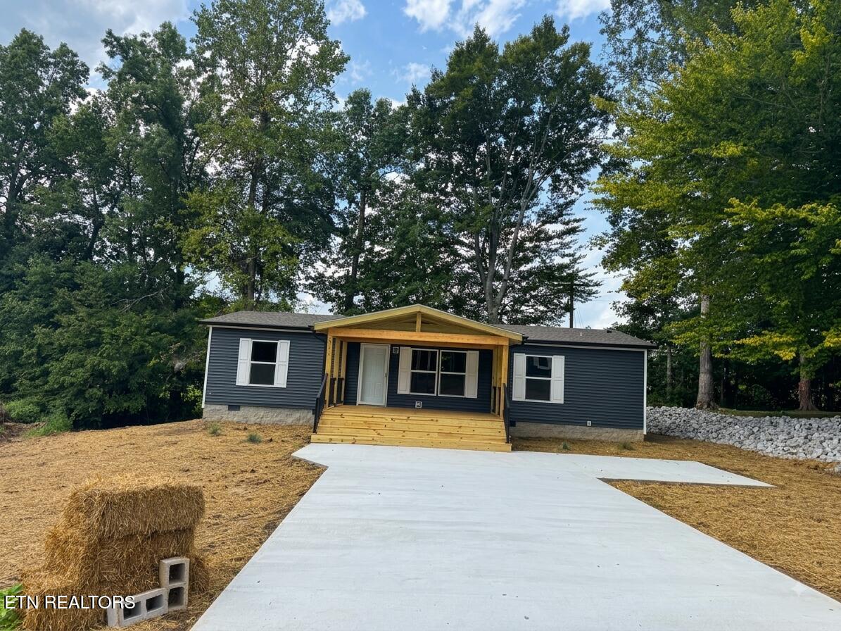 135 Edgewood Boulevard Oneida, TN 37841 - Photo 4 of 26 Photo 1